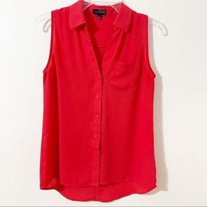 The Limited Sleeveless Partial Button Front Collared Blouse with Breast Pocket🩷